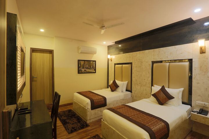 Room 9 of 22