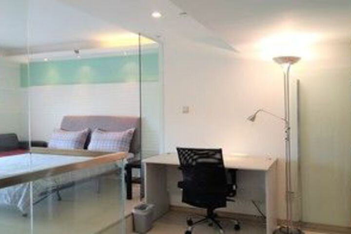 Room 33 of 47