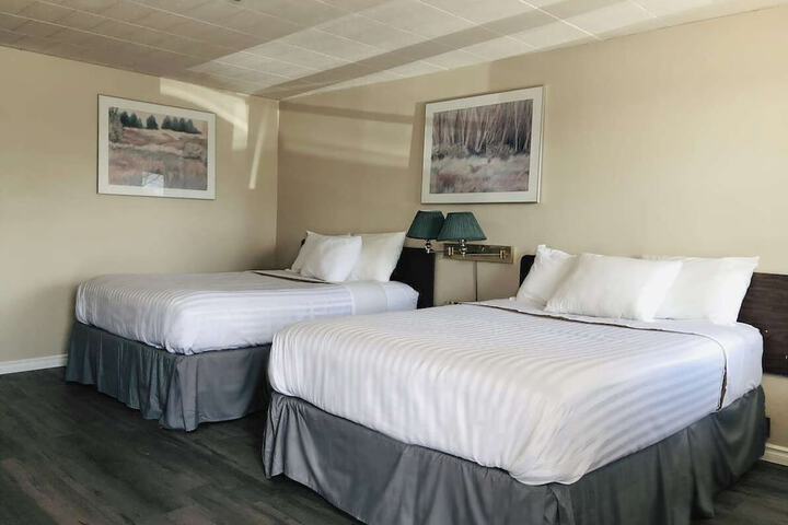 Room 4 of 8