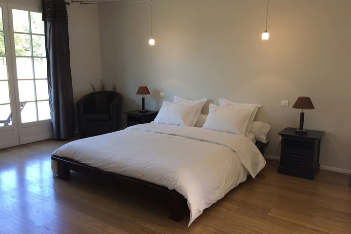 Room 3 of 10