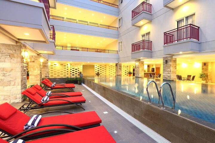 Pools & Facilities