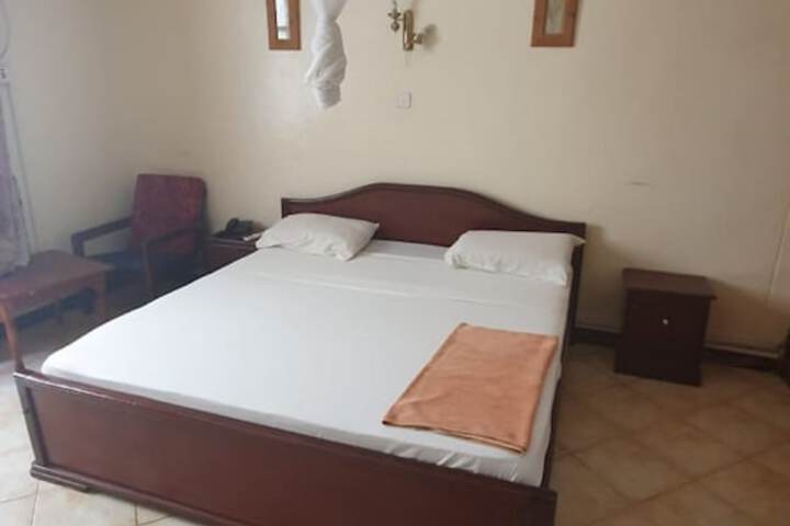 Room 5 of 15
