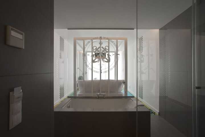 Room 33 of 49