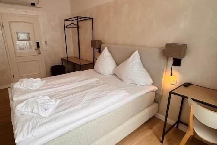 Room 3 of 4