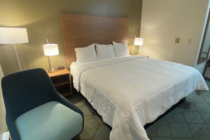 1 King Bed Mobility Accessible Bathtub with Grab Bars (6 of 7)