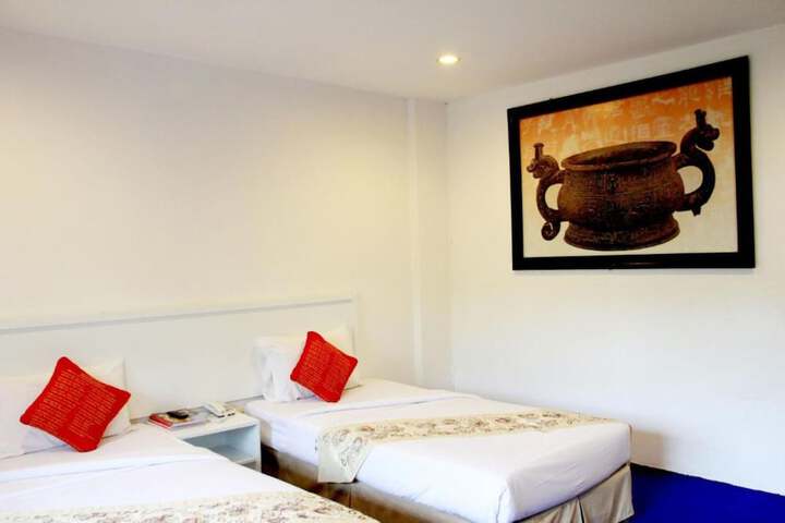 Room 27 of 81