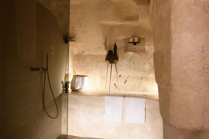 Room 18 of 85