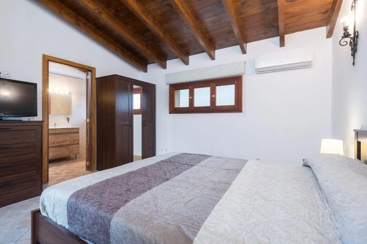 Room 3 of 18