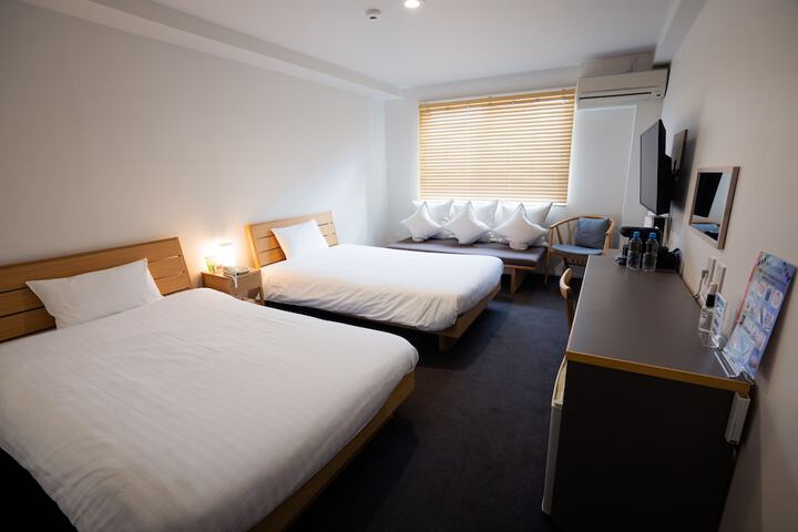 Room 8 of 40