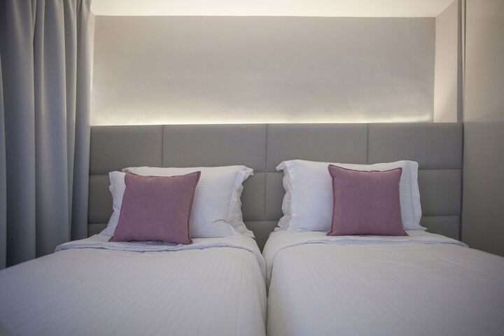 Room 6 of 28