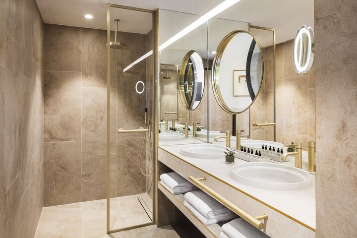 Room 70 of 139
