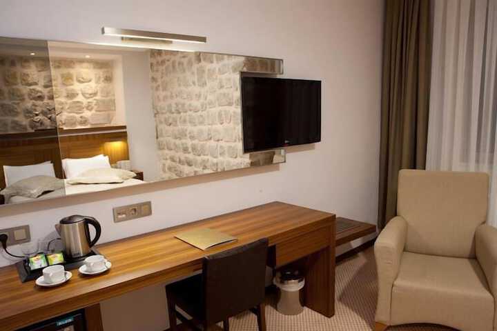 Room 21 of 35