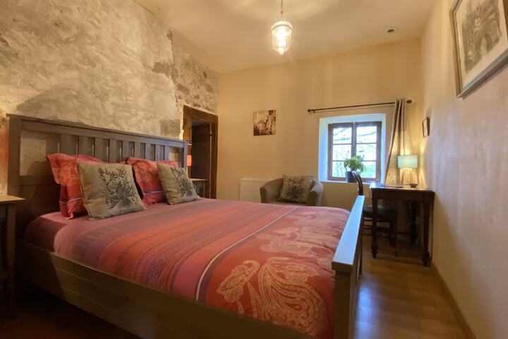 Room 2 of 61