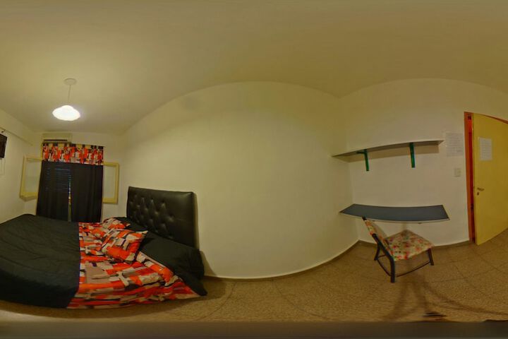 Room 10 of 18