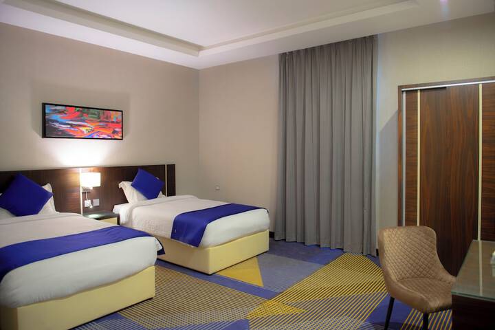 Room 11 of 27