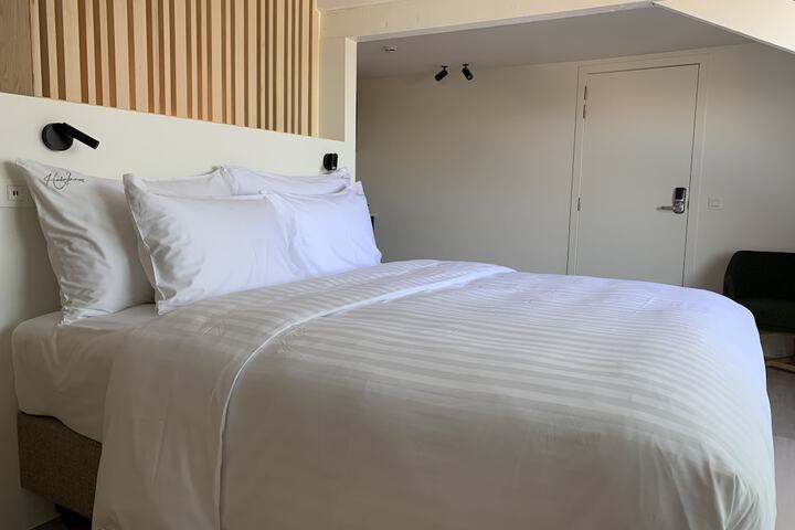 Room 14 of 65