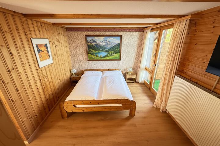 Room 2 of 163