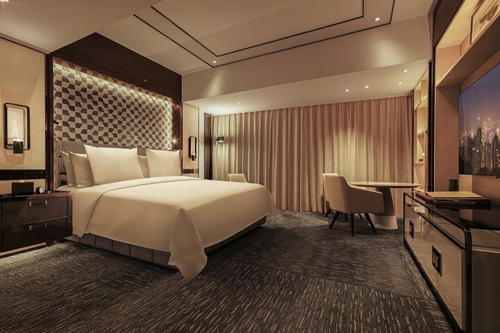 Room 8 of 111