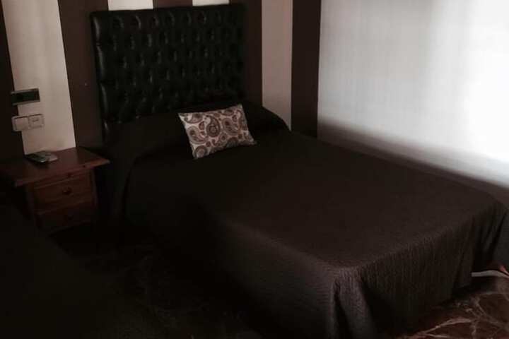 Room 6 of 16