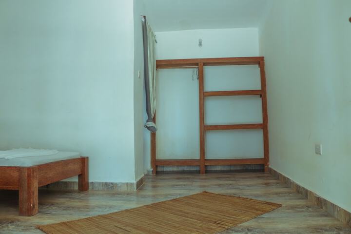 Room 34 of 77