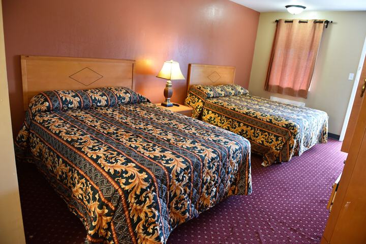 2 Double Beds (12 of 12)
