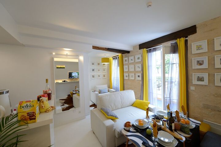 Room 422 of 648