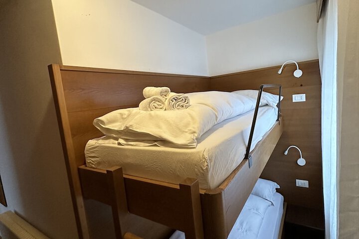 Room 11 of 34