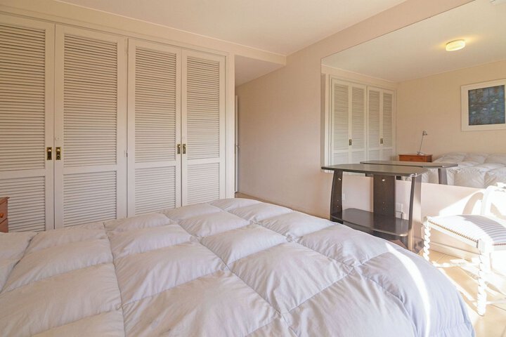 Room 3 of 40