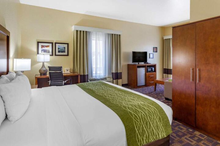 1 King Bed (1 of 22)