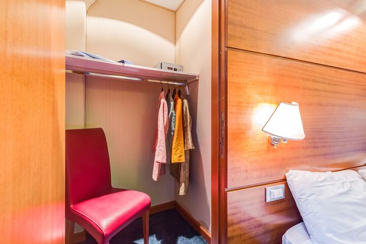 Room 22 of 39
