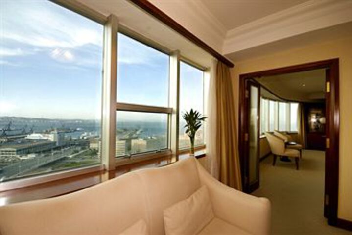Room 10 of 36