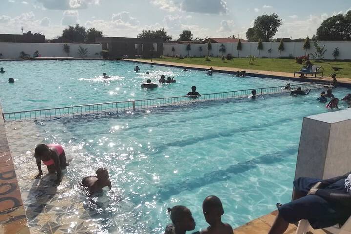 Pool 16 of 25