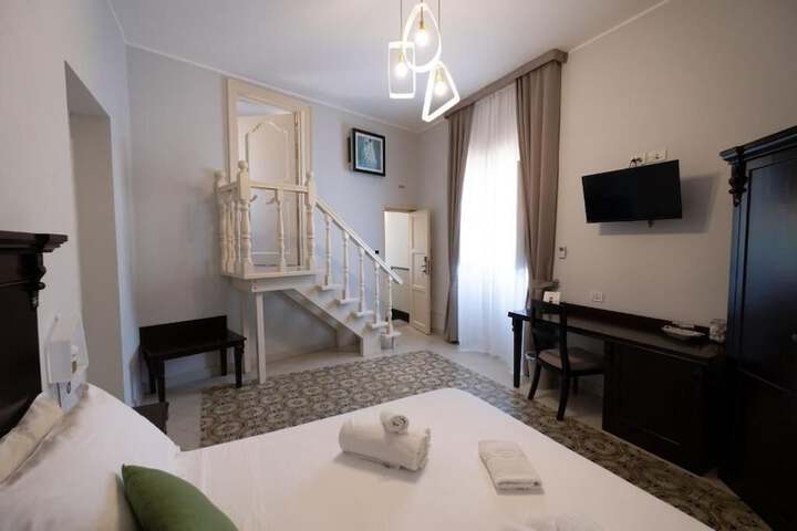 Room 8 of 46