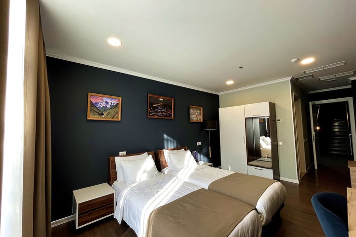 Room 50 of 240