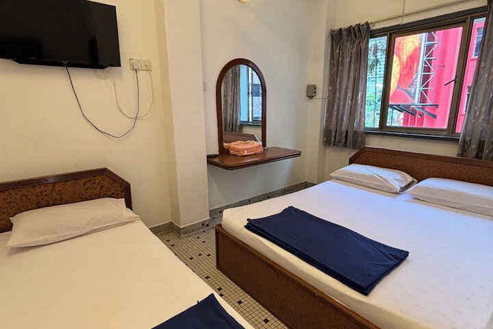 Room 11 of 19