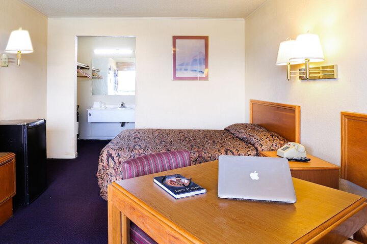 Room 10 of 35