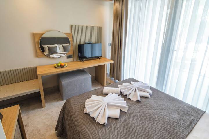 Room 2 of 130