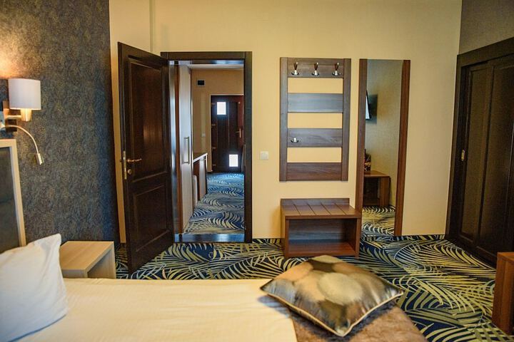 Room 58 of 98