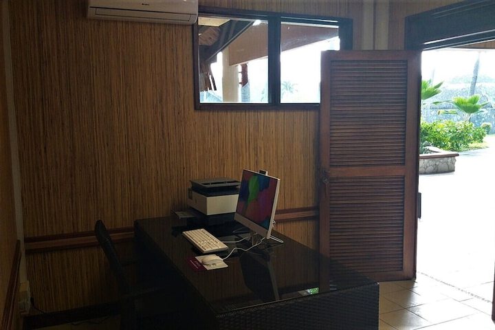 Business Center 70 of 87