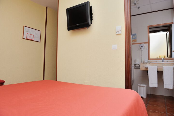 Room 7 of 61