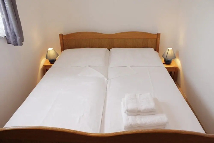 Room 4 of 15
