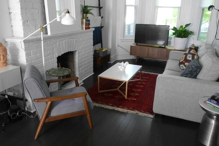 Room 4 of 18