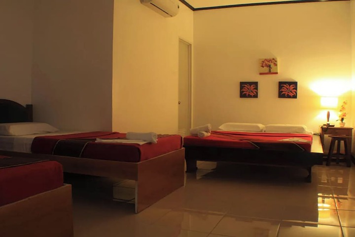 Room 12 of 32