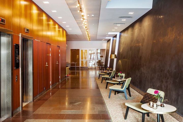Entrance & Lobby