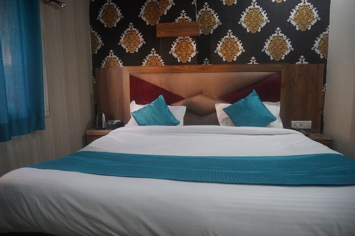 Room 5 of 6