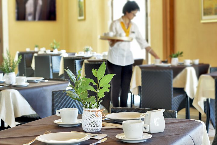 Breakfast/Coffee Service 68 of 94