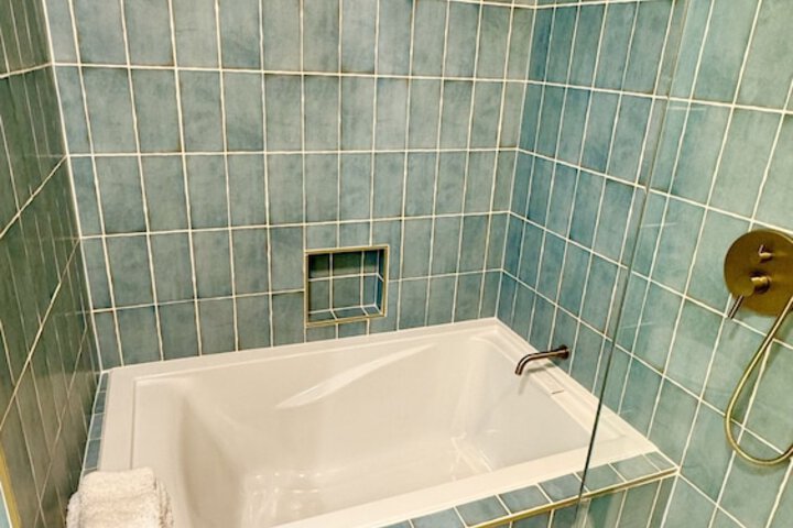 Room 5 of 23