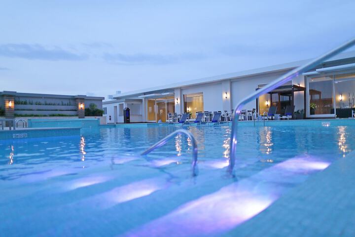 Hotel with Pool
