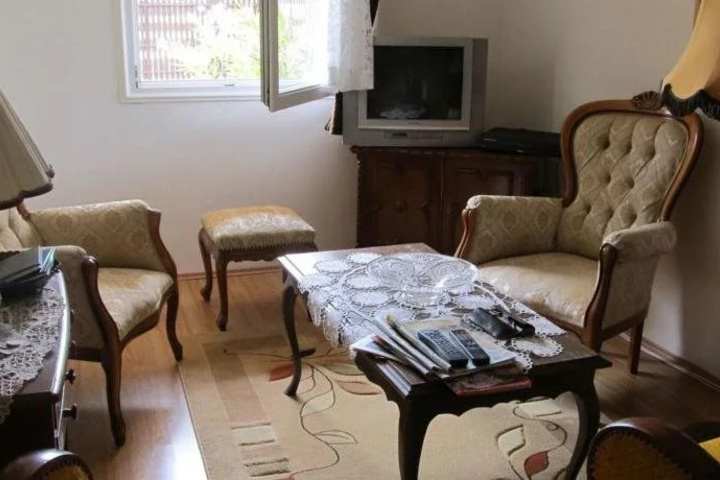 Room 2 of 12