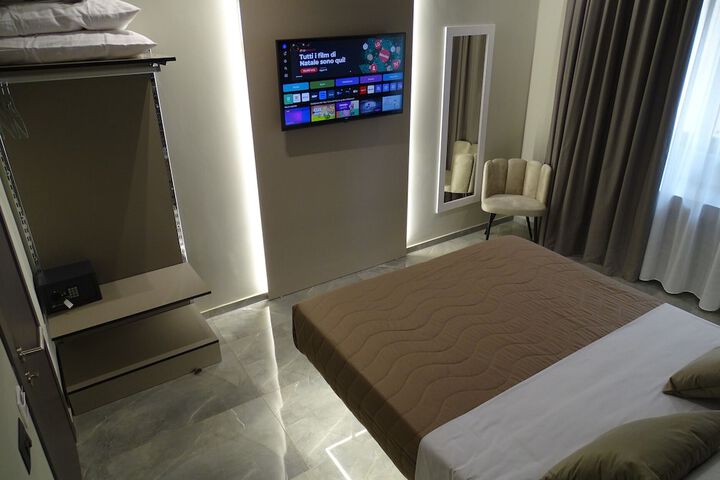 Room 14 of 105